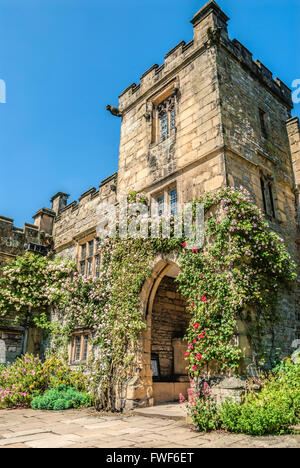 Norman Castle Haddon Hall in der Nähe von Bakewell, Midlands England Stockfoto