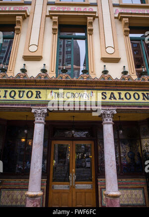 Die Krone-Bar in Belfast Stockfoto