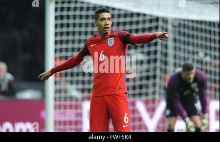 Freundschaftsspiel am Olympia-Stadion Berlin, Deutschland Vs England: Chris Smalling (ENG) Stockfoto