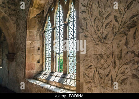 Wandmalerei in einem Flur des Herrenhauses Haddon Hall, Derbashire, Bakewell UK Stockfoto