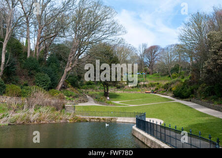 Blick über den See in St. Leonards Gärten, St Leonards-on-Sea, East Sussex, England, UK Stockfoto