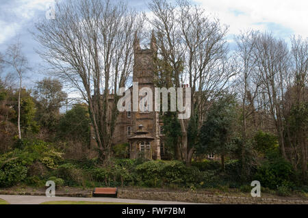 Die Uhr Haus, ein 1830er Jahre kirchliche gotischen Stil Villa in St. Leonards Gärten, St Leonards-on-Sea, East Sussex Stockfoto