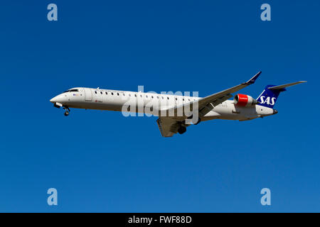 SAS/Cimber Air, CanadAir Bombardier CRJ-900er, OY-KFD, Flug SK2684 im Endanflug auf dem Flughafen Kastrup CPH, Kopenhagen, aus Bologna. Stockfoto