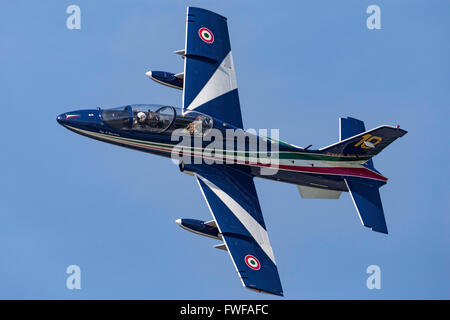 Italienische Luftwaffe (Aeronautica Militare Italiana) Aermacchi MB-339 Flugzeuge der Frecce Tricolori Bildung anzeigen team Stockfoto