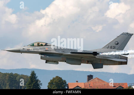 Königlichen niederländischen Air Force General Dynamics F-16 Fighting Falcon (Viper) Jagdflugzeug aus dem f-16 Demo Team. Stockfoto