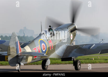 Supermarine Spitfire HF8C (Mk.8, Mk VIII) ikonische britische Weltkrieg Kämpfer Flugzeug D-FEUR Stockfoto