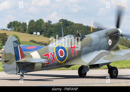 Supermarine Spitfire HF8C (Mk.8, Mk VIII) ikonische britische Weltkrieg Kämpfer Flugzeug D-FEUR Stockfoto