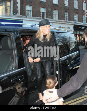 Patti Hansen-Frau des Rolling Stones-Gitarrist Keith Richards kommt bei der Eröffnung der Ausstellung der Rolling Stones, Exhibitionismus, bei Saatchi Gallery.London, England. Stockfoto
