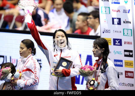 Tokio, Japan. 4. April 2016. Miho Takahashi Schwimmen: Japan schwimmen Meisterschaft (JAPAN schwimmen 2016) Frauen 400 m einzelnen Medley Award Ceremony am Tatsumi International Swimming Center in Tokio, Japan. Bildnachweis: AFLO SPORT/Alamy Live-Nachrichten Stockfoto