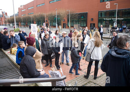 Cardiff, Wales, UK. 4. April 2016.  Bildnachweis: Amonochromedream.com/Alamy Live-Nachrichten Stockfoto