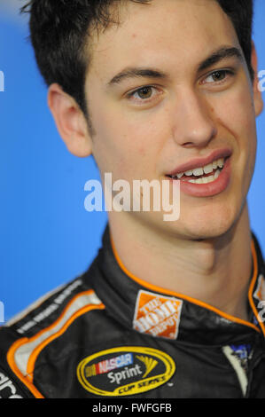 10. Dezember 2011 - USA - Fahrer Joey Logano während NASCAR Medien vor dem Daytona 500 auf dem Daytona International Speedway am 16. Februar 2012 in Daytona Beach, Florida, Daytona Beach, Fla... ZUMA PRESS/Scott A. Miller (Kredit-Bild: © Scott A. Miller über ZUMA Draht) Stockfoto