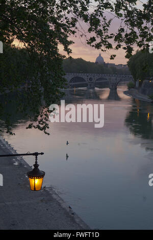 Rom, Italien: Blick über den Tiber in Richtung Vatikan Stockfoto