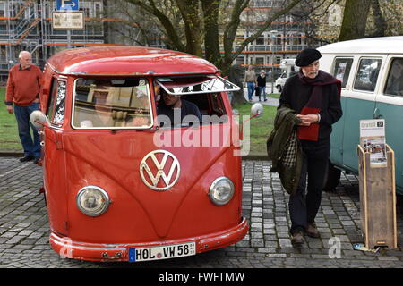 60 Jahre Volkswagen Transporter aus Hannover. Stockfoto