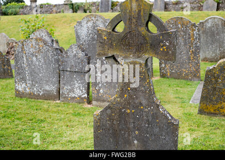 Grabsteine auf dem alten Friedhof in der Kathedrale von St. Canice in Kilkenny Stadt Irland Stockfoto