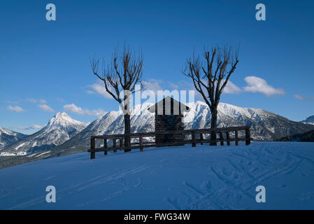 Blick auf verschneite Rofan Berge von Falkenmoosalm im Winter, Achental, Tirol, Österreich Stockfoto