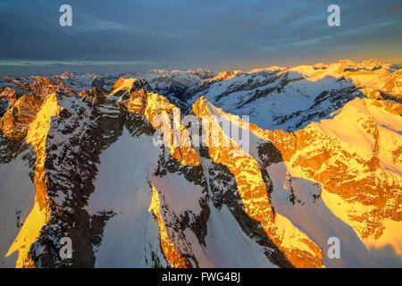 Luftaufnahme von Peaks von Ferro bei Sonnenuntergang Masino Tal Veltlin lombardei Italien Europa Stockfoto