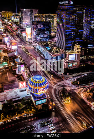 Las Vegas in der Nacht aus dem Replikat Eiffelturm Stockfoto