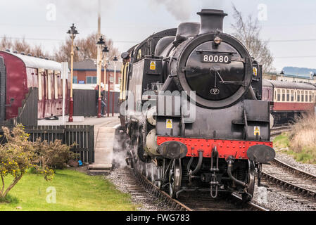 Prinzessin Elizabeth Klasse Tenderlok auf er East Lancs Railway. Nr. 80080 bei Heywood Station abgebildet. Stockfoto