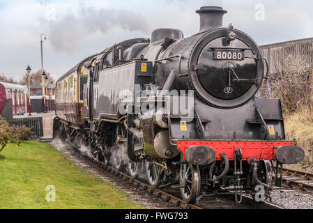 Prinzessin Elizabeth Klasse Tenderlok auf er East Lancs Railway. Nr. 80080 bei Heywood Station abgebildet. Stockfoto