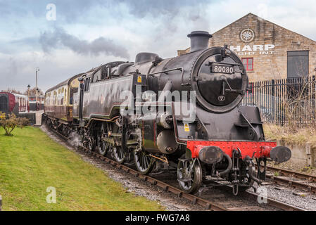 Prinzessin Elizabeth Klasse Tenderlok auf er East Lancs Railway. Nr. 80080 bei Heywood Station abgebildet. Stockfoto