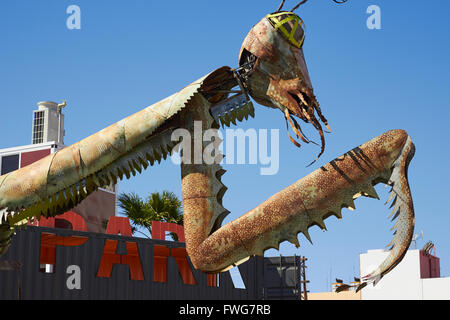 Outdoor-Gottesanbeterin-Skulptur von Kirk Jellum, Innenstadt von Las Vegas, Nevada, USA Stockfoto