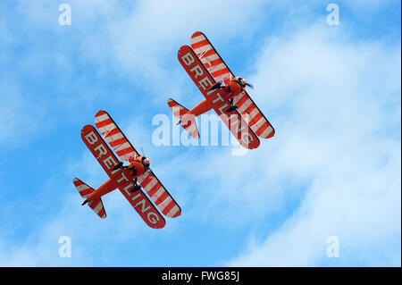 Breitling Wingwalkers aerobatic Team Boeing Stearman Doppeldecker in East Fortune Airshow 2011 anzeigen Stockfoto