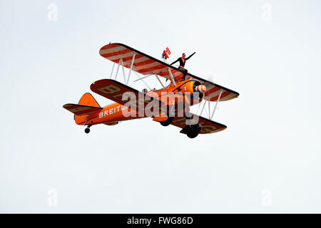 Breitling Wingwalkers aerobatic Anzeige Mannschaft Boeing Stearman Doppeldecker auf East Fortune Airshow 2011 Stockfoto