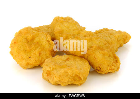 Fried Chicken Nuggets isoliert auf weißem Hintergrund. Stockfoto