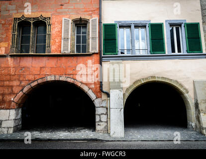 Mediterranen Stil Bögen und Farben in Coppet, Schweiz Stockfoto