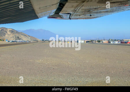 Landebahn eines kleinen Flughafens in Peru Stockfoto