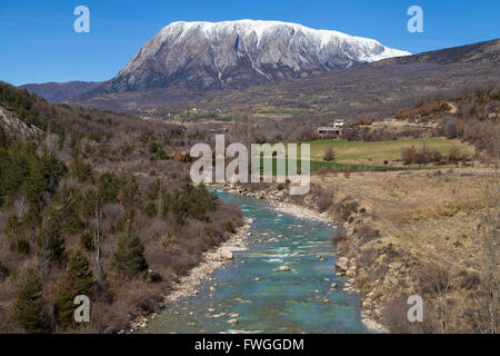 Mount Turbon und dem Isabena-Fluss in der aragonesischen Pyrenäen, Spanien. Stockfoto