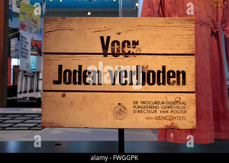 Ein "Voor Joden Verboden" ("No Juden erlaubt") melden von WWII, Jewish Historical Museum, Amsterdam, Niederlande. Stockfoto