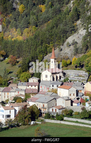 Blick über die Alpine oder Bergdorf Prads oder Hyères in der bléone Valley Alpes-de-Haute-Provence Provence Frankreich Stockfoto