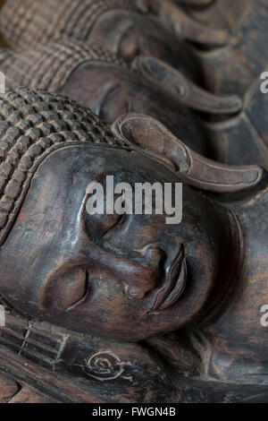 Geschnitzten Buddha-Köpfe, Phnom Penh, Kambodscha, Südost-Asien Stockfoto