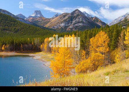 Keil-Teich im Herbst, Peter Lougheed Provincial Park, Alberta, Kanada, Nordamerika Stockfoto