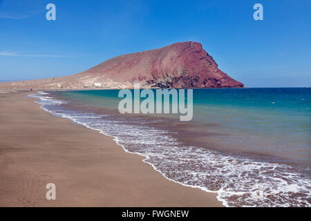 La Montana Roja Rock und Playa De La Tejita Strand, El Medano, Teneriffa, Kanarische Inseln, Spanien, Atlantik, Europa Stockfoto