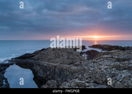 Sonnenaufgang am Bamburgh, Northumberland, England, Vereinigtes Königreich, Europa Stockfoto