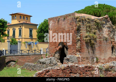 Ruinen der Thermen Roman Terme di Nerone am Largo Parlascio Square, Pisa, Toskana (Toscana), Italien, Europa Stockfoto