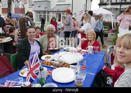 90. Geburtstagsfeiern, Queens Street Party, Leigh on Sea, Essex, Hambro Gärten Stockfoto