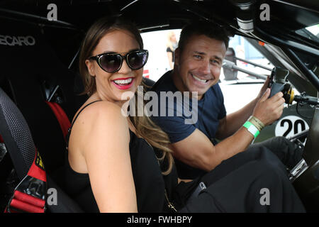 Darlington, Großbritannien. 12. Juni 2016. Vicky Pattison und Craig Phillips während der Dreamcar, Croft Circuit, Darlington, England, Großbritannien Veranstaltungsguthaben: Jamie Tyerman/Alamy Live-Nachrichten Stockfoto