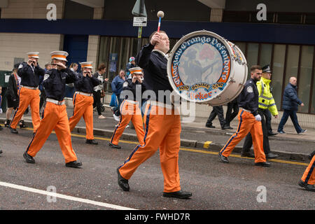 Glasgow, Scotland, UK - 12. Juni 2016: Juvenile göttlichen Kirche Parade durch Glasgow City Centre Credit: Kay Roxby/Alamy Live News Stockfoto