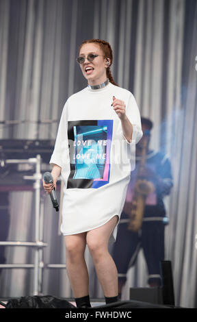 Manchester, UK. 12. Juni 2016. Jess Glynne führt auf der Hauptbühne beim Parklife 2016 präsentiert von The Warehouse-Projekt im Heaton Park, Manchester 05.12.2016 Credit: Gary Mather/Alamy Live News Stockfoto