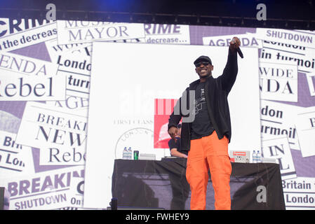 Manchester, UK. 12. Juni 2016. Skepta führt auf der Hauptbühne beim Parklife 2016 präsentiert von The Warehouse-Projekt im Heaton Park, Manchester 05.12.2016 Credit: Gary Mather/Alamy Live News Stockfoto