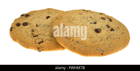 Seitenansicht der beiden Schokolade chip glutenfreie Cookies isoliert auf einem weißen Hintergrund. Stockfoto