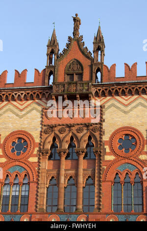 Stadt in Glasgow, Schottland. Architektonisches Detail der ehemaligen Templetons Teppichfabrik bei Glasgow Green. Stockfoto