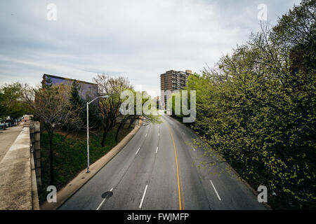 Blick auf die Howard Street von Mont-Royal Avenue, in Baltimore, Maryland. Stockfoto