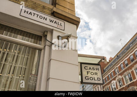 Bargeld für Gold anmelden das Hatton Garten Schmuck Bezirk in London, England, UK. Stockfoto