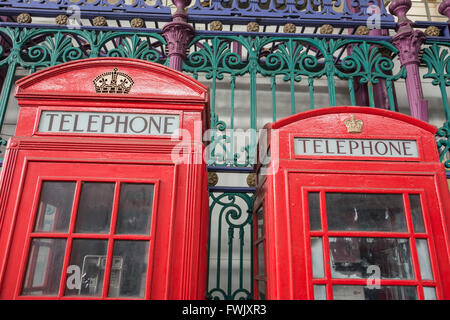 Londons rote Telefonzellen, Smithfield Market, London, England, Großbritannien Stockfoto