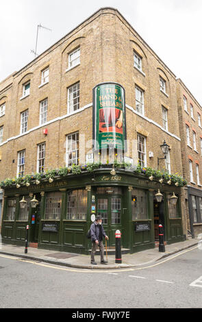 Der Hand und Schere Pub in West Smithfield, London, England, UK Stockfoto