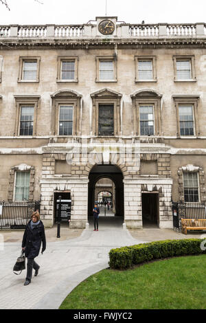 Die Außenseite des St. Bartholomew's Hospital in Smithfield, London, UK Stockfoto